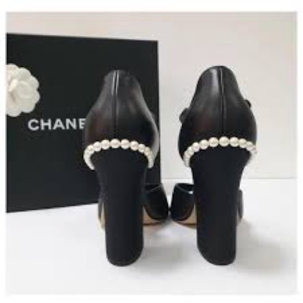 Chanel - Picture 3 of 11